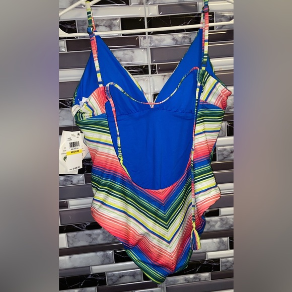 One piece swimsuit - Picture 3 of 6